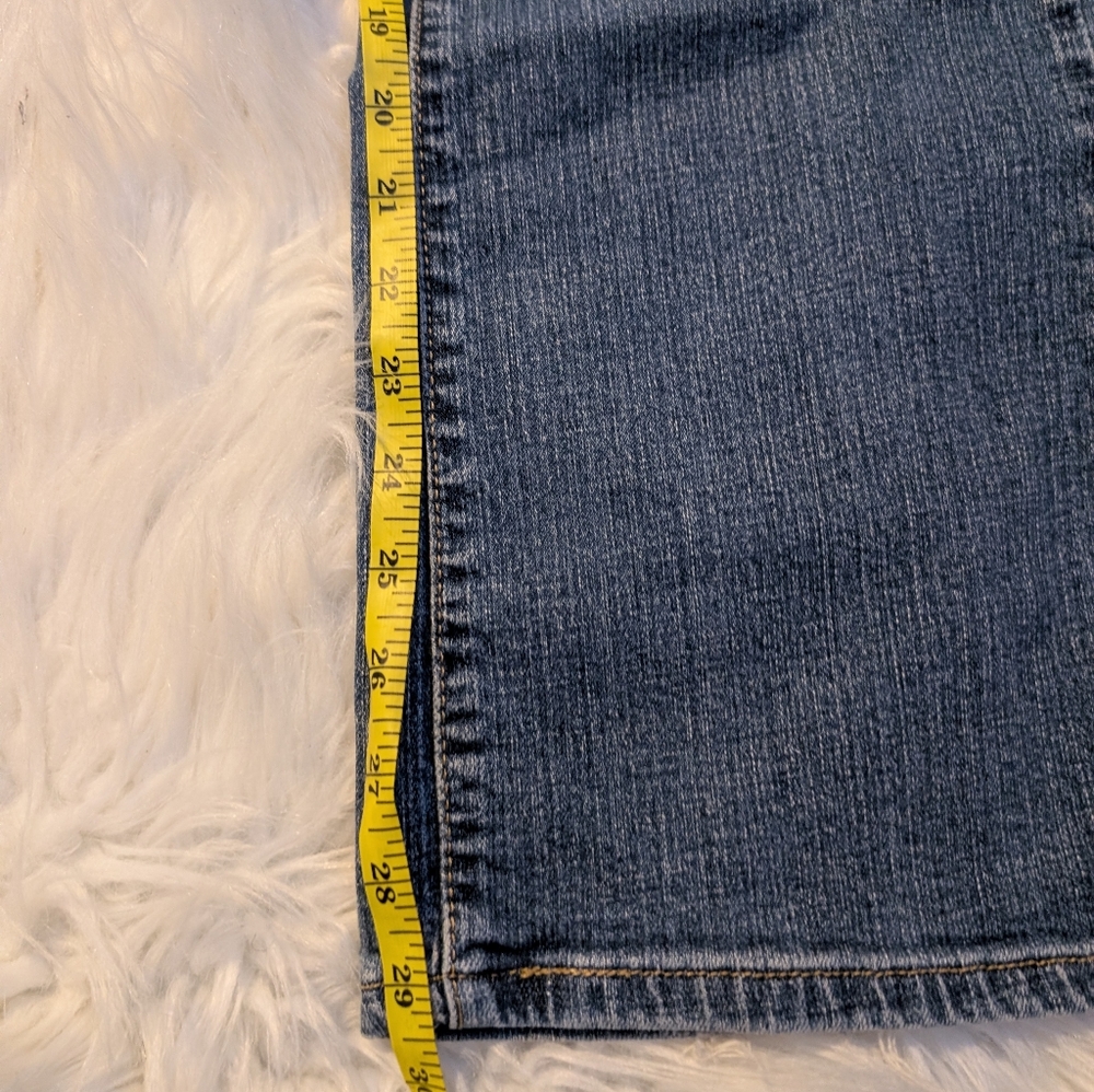 Curvy - Picture 10 of 10